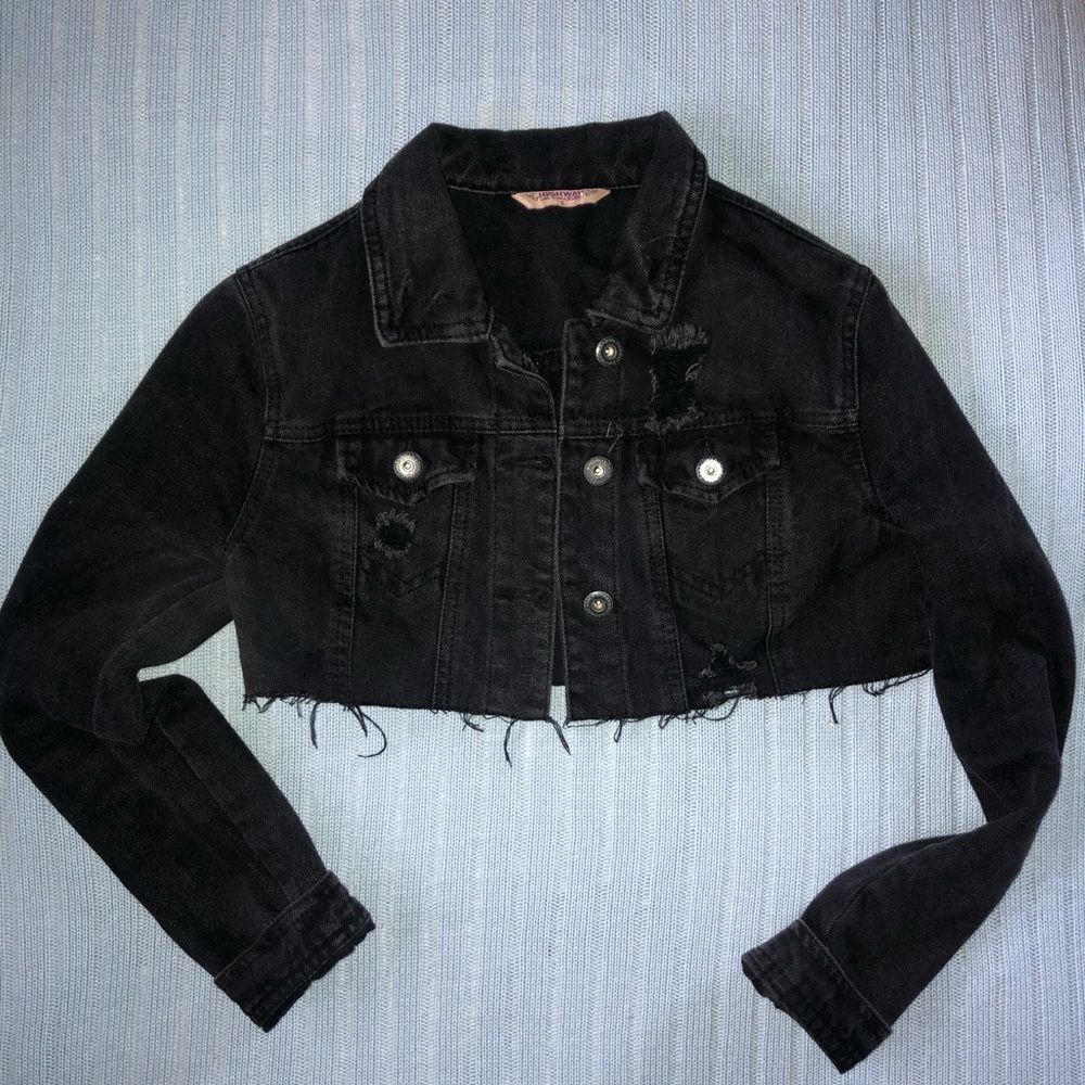 black cropped denim jacket 🖤